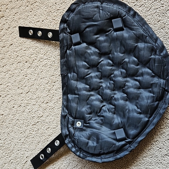 Riddell Youth Back Plate Black and Chrome - Picture 2 of 2